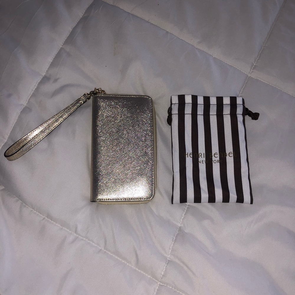 Henri bendel wristlet